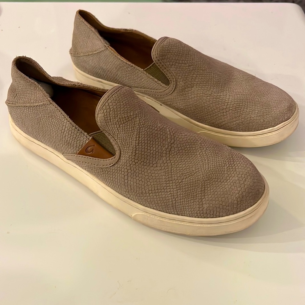 OluKai Slip on Leather Sneaker sz 9